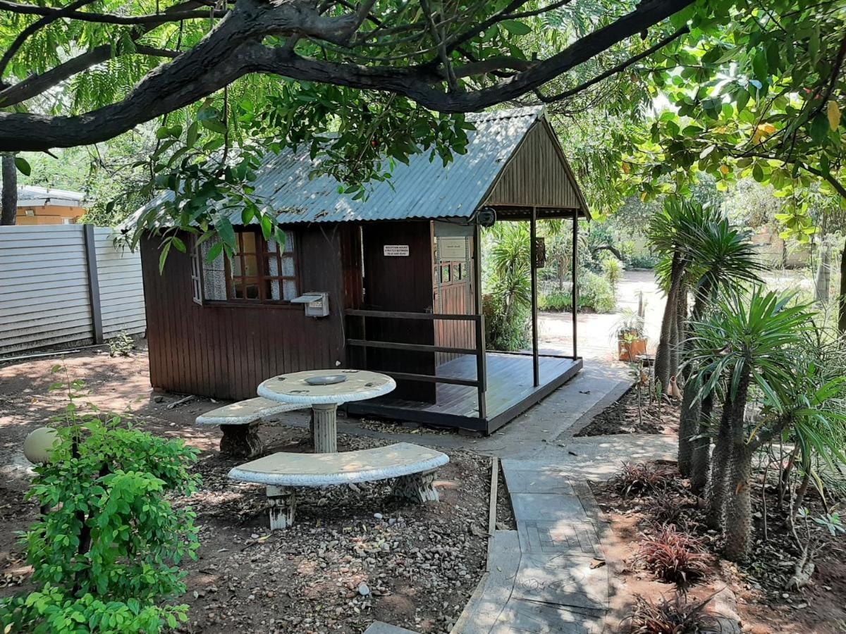 Elephant Walk Guesthouse And Back Packers Phalaborwa Buitenkant foto