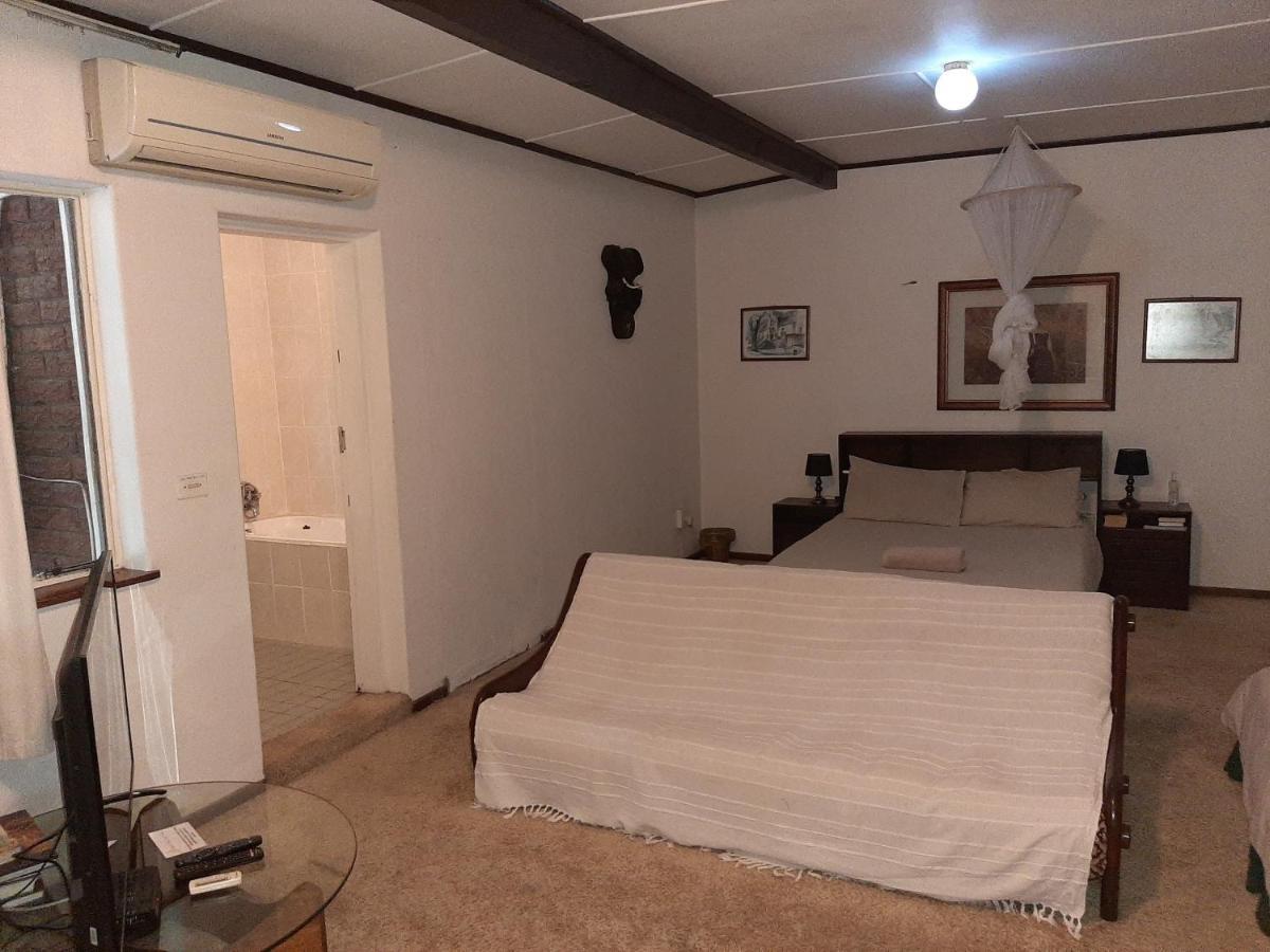 Elephant Walk Guesthouse And Back Packers Phalaborwa Buitenkant foto